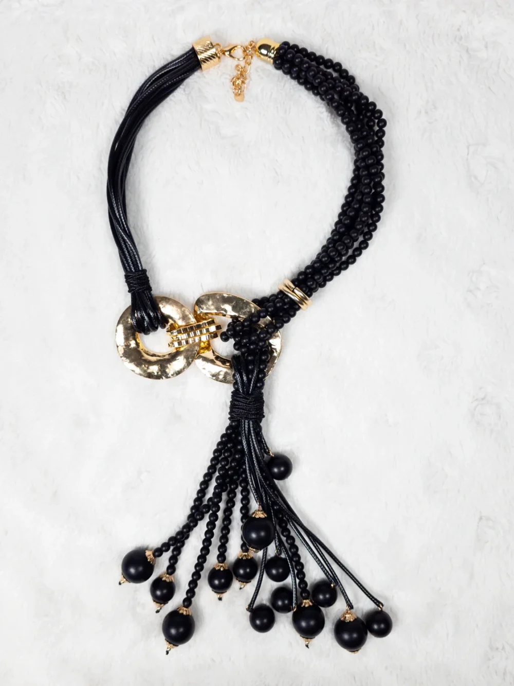 naszyjnik czarne koraliki ze złotymi elementami