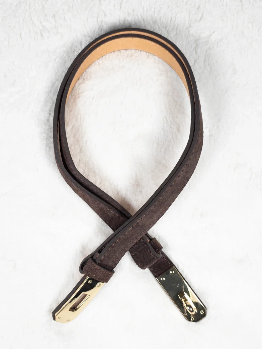 krótki pasek damski 56 cm kolor gorzka czekolada ze złotym zapięciem