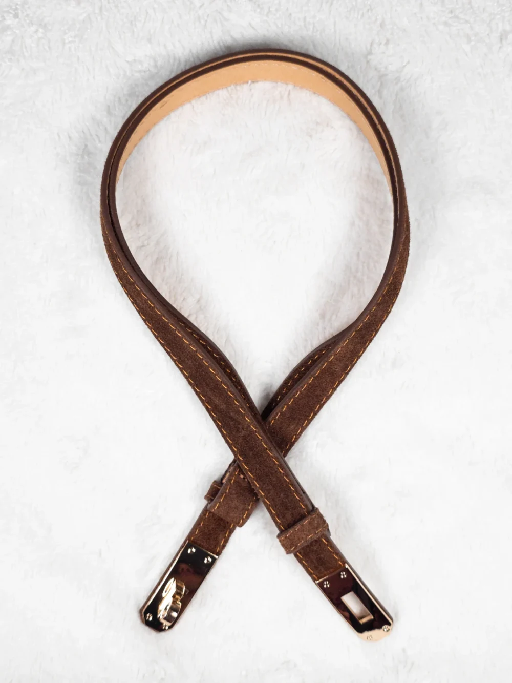 pasek damski krótki 68 cm brąz rudawy z ozdobnym zapięciem