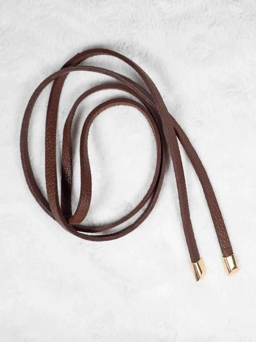 pasek rzemyk z eko skóry w kolorze czekolady 154 cm – widok całości