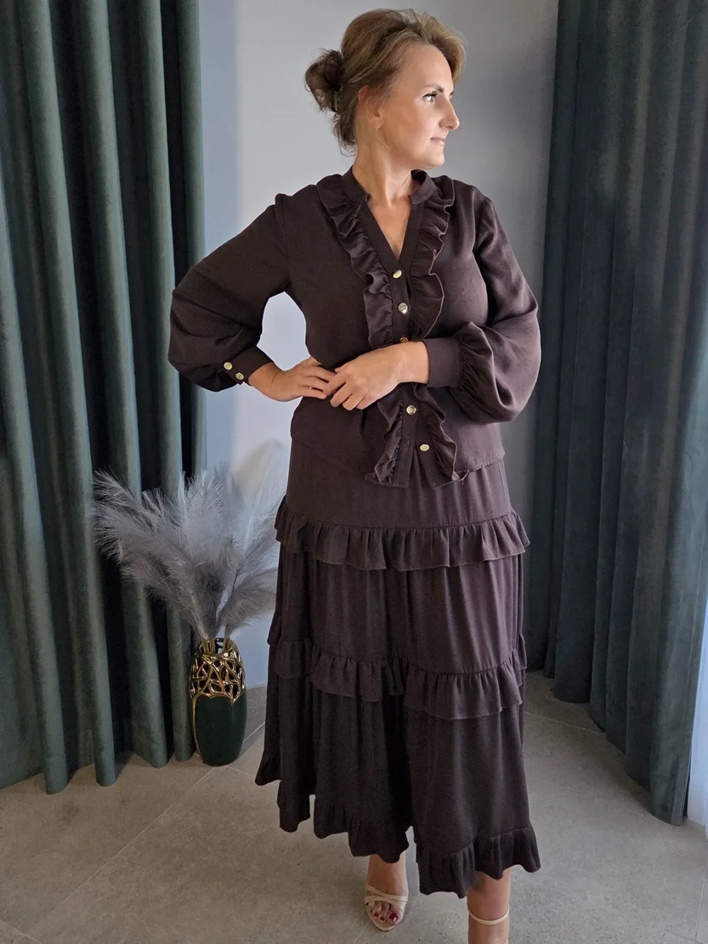 Komplet RIANA czekoladowa – spódnica i bluzka z falbanami