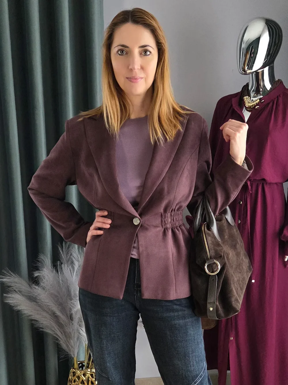 Marynarka z ekozamszu z gumą w talii – w kolorze ciemnej śliwki