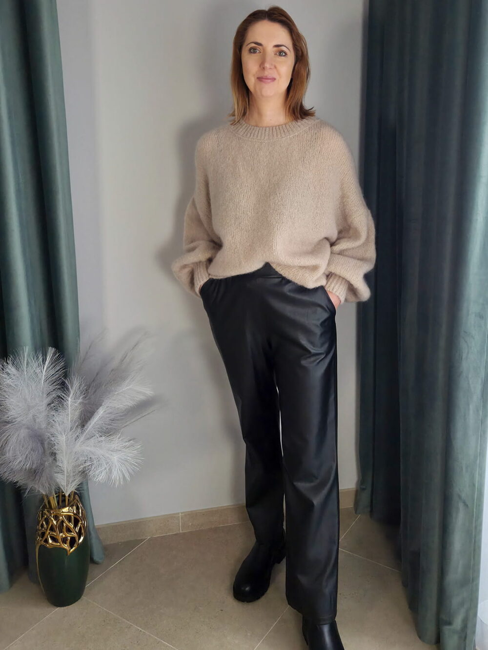 Klasyczne czarne spodnie slim z eco skóry – fason papieros