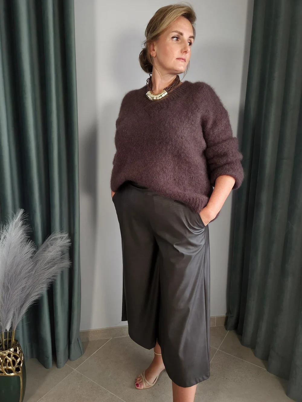 Nowoczesne kuloty damskie – eco skóra, szerokie nogawki