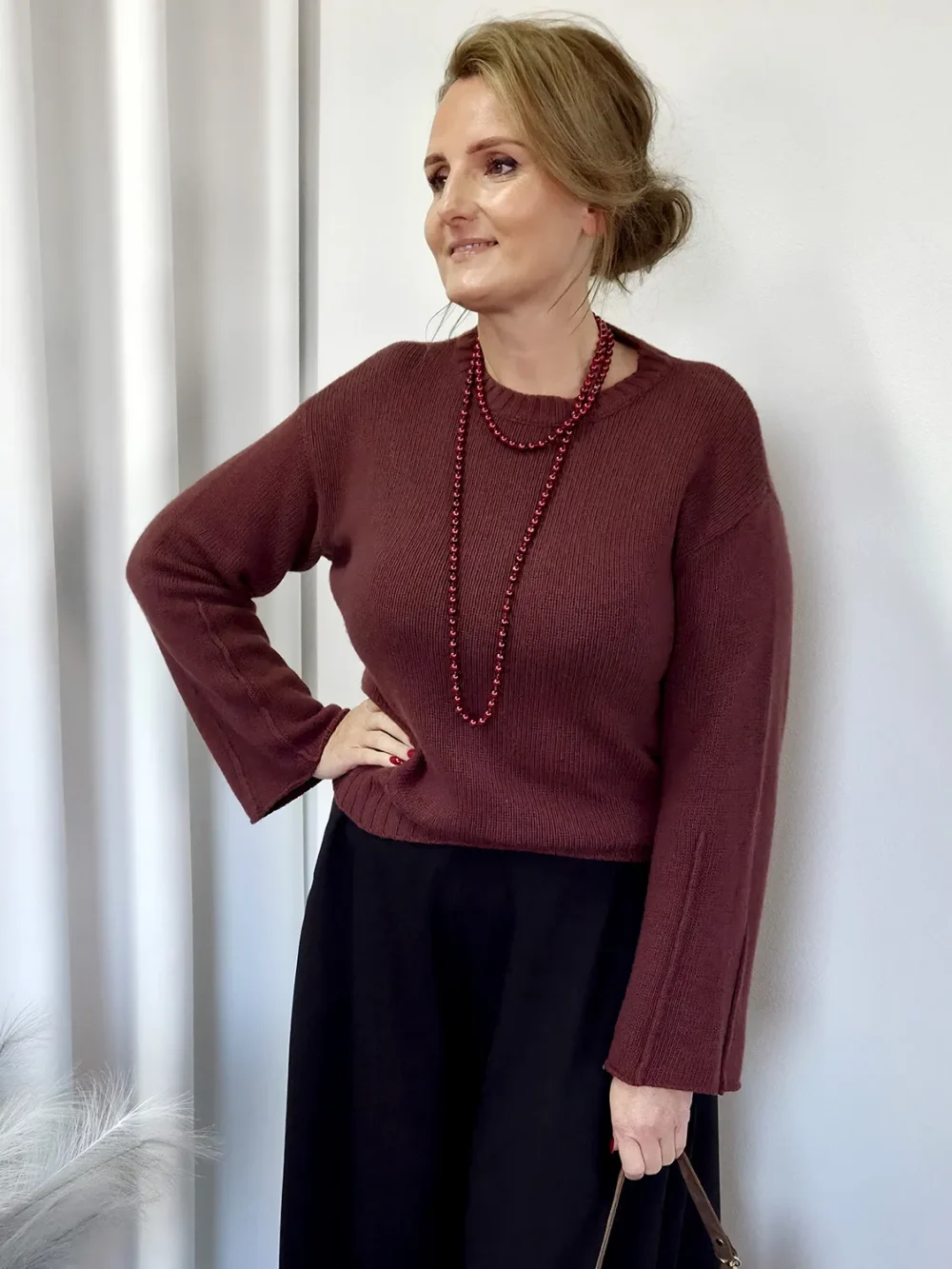 Kobiecy sweter z wełny merino i kaszmiru w kolorze czekolady ceglanej