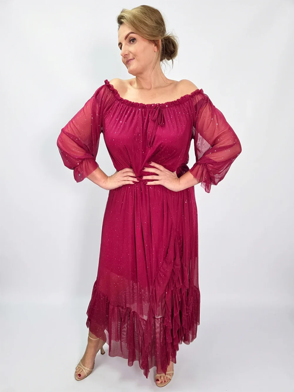 Bordowa długa sukienka bling bling z falbanami i hiszpańskim dekoltem