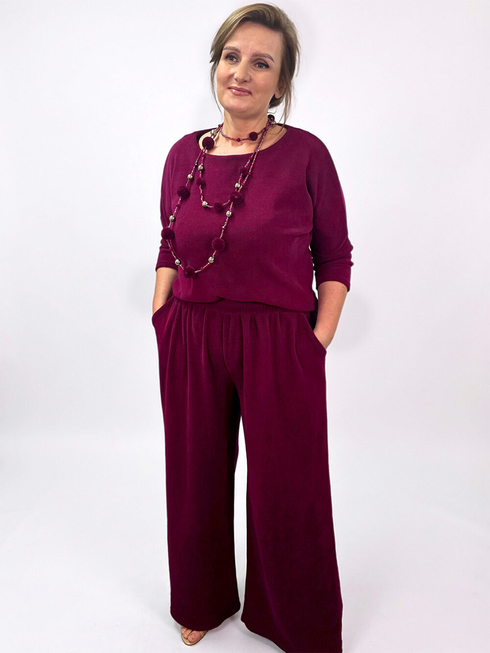 Bordowy komplet damski z prążkowanego materiału